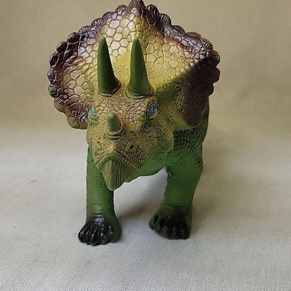 Vintage 2005 Toy Major Trading Co. Large Triceratops Rubbery Dinosaur Figure - Picture 3 of 6